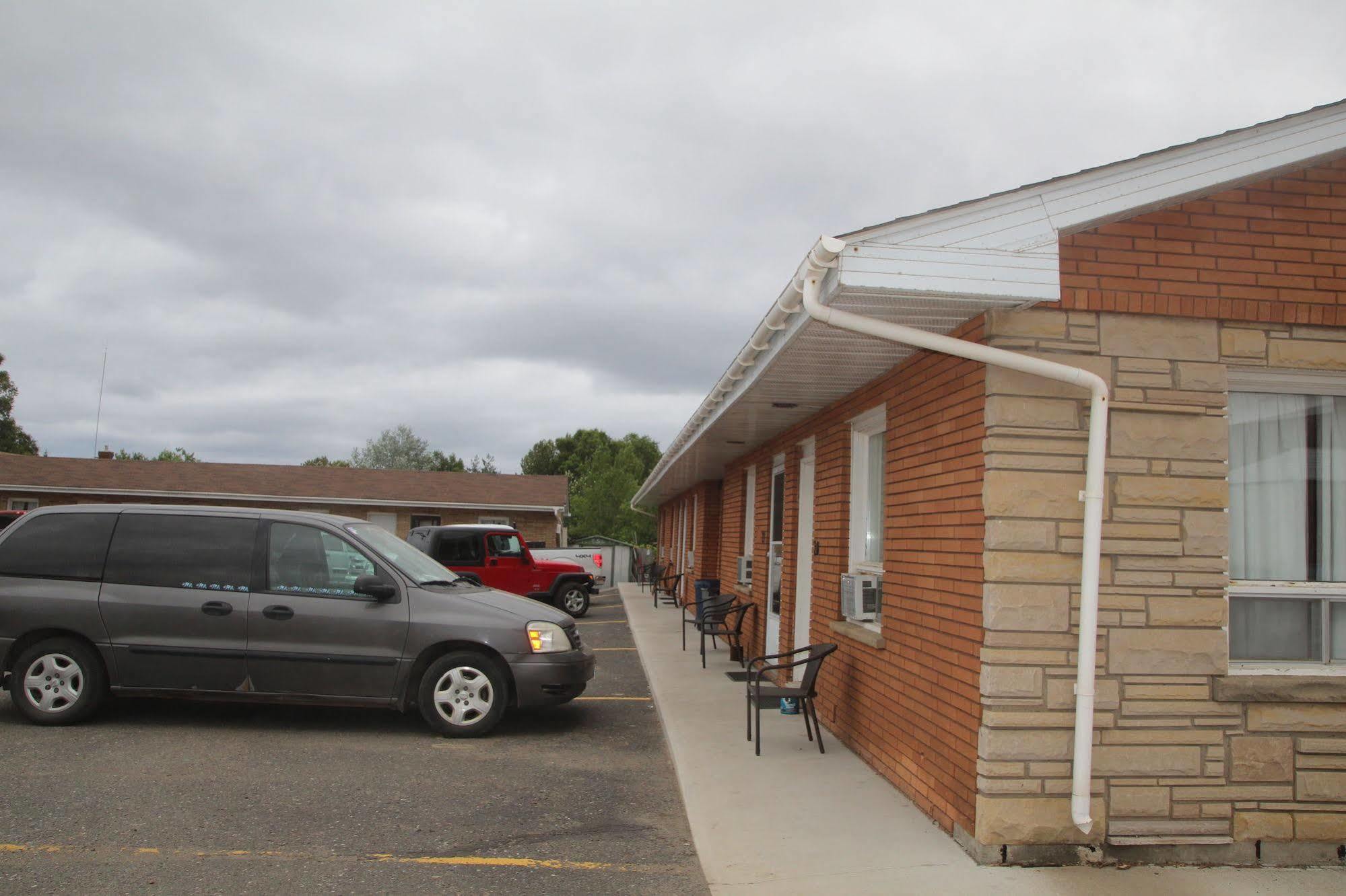 Lakehead Motel Thunder Bay Exterior photo