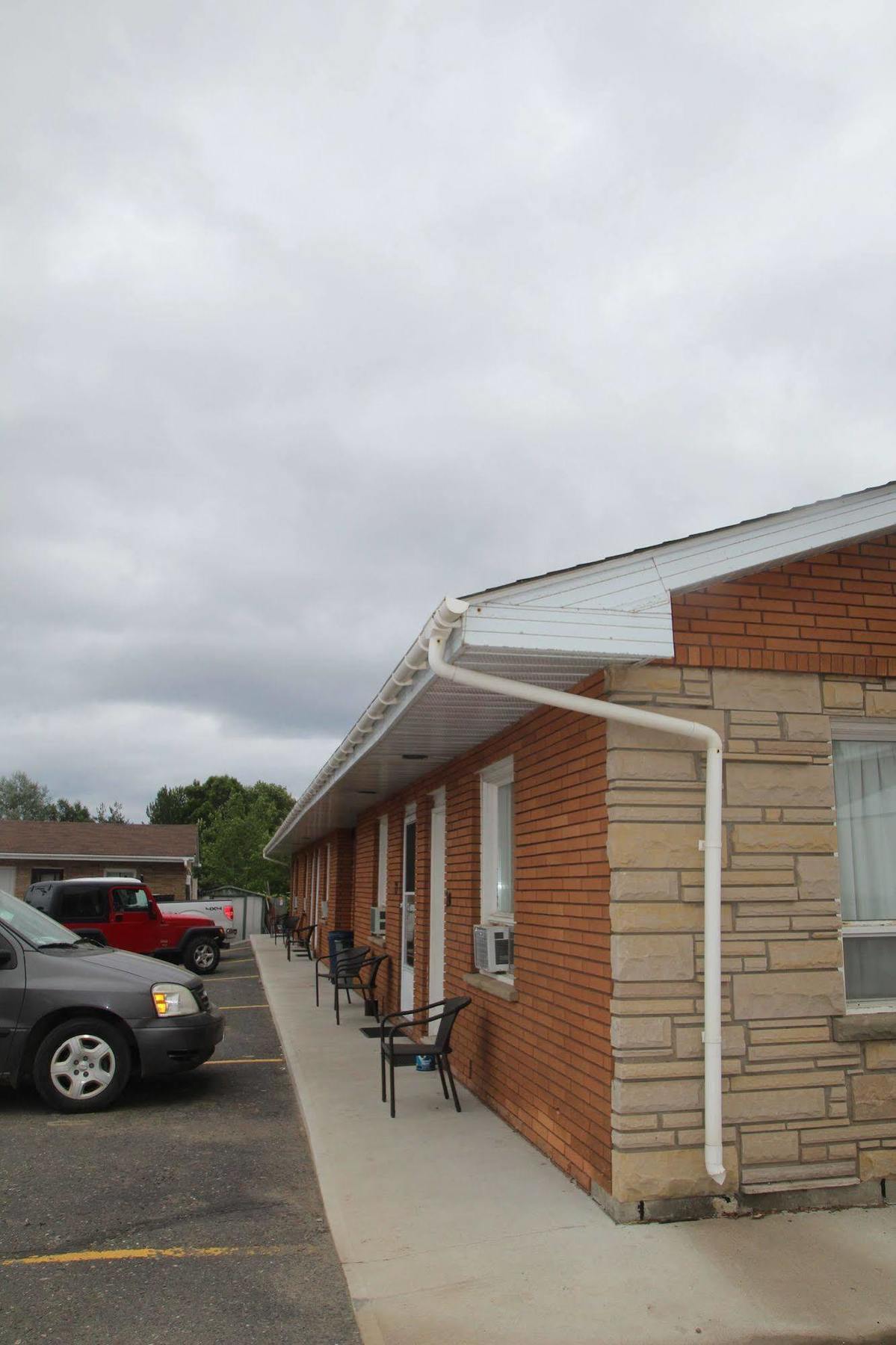 Lakehead Motel Thunder Bay Exterior photo